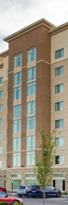 Drury Inn & Suites Cincinnati Northeast Mason，位于梅森的酒店