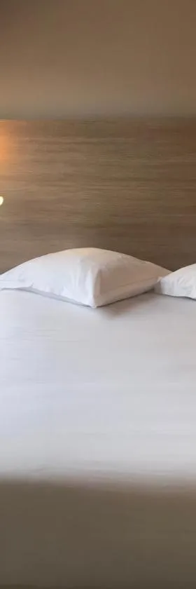 坎佩尔中心大洋洲艾思格尔酒店，位于坎佩尔的酒店