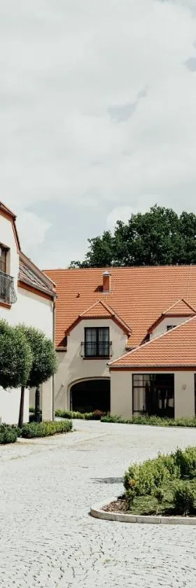 Hotel Pałac Krotoszyce Basen&Spa，位于Krotoszyce的酒店