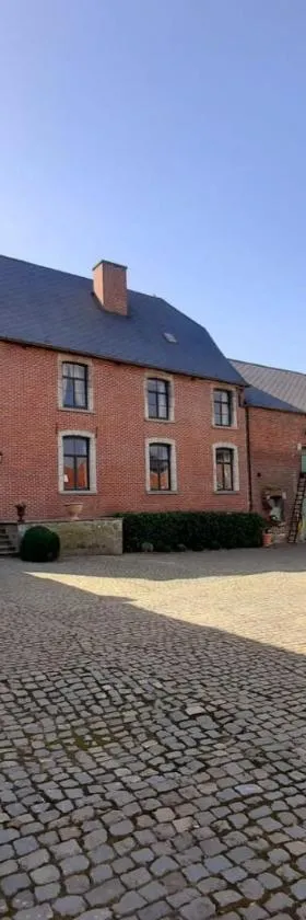 B&B at Haras Petit-Hallet，位于Hannut的酒店