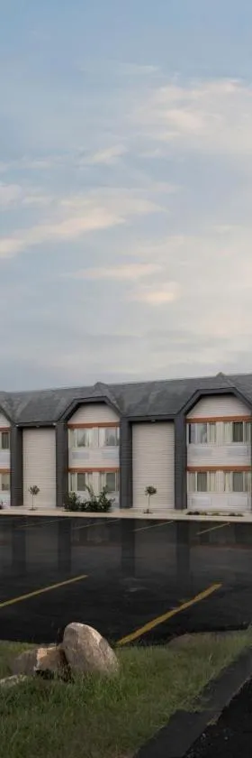 BridgePointe Inn & Suites by BPhotels, Council Bluffs, Omaha Area，位于康瑟尔布拉夫斯的酒店