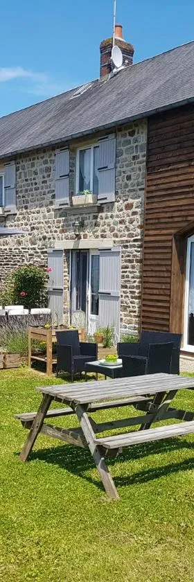 La Bastide Du Bonheur Chambres et Tables D'Hôtes，位于热尔的酒店