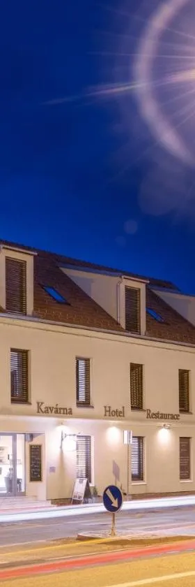 Wine & Wellness hotel Besední dům，位于瓦尔季采的酒店