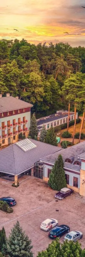 4 Pory Roku Resort Sauna & Spa，位于Bąkowo的酒店