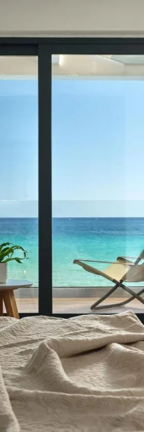 Cavo Orient Beach Hotel & Suites，位于查加基恩的酒店