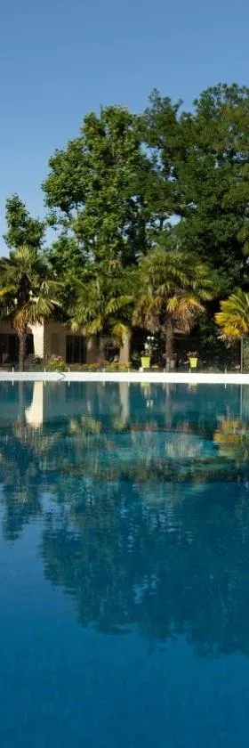 Logis Hotel Restaurant SPA Les Oliviers，位于德龙河畔洛里奥勒的酒店