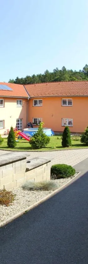 Černý Kocour Apart hotel，位于Šarovy的酒店