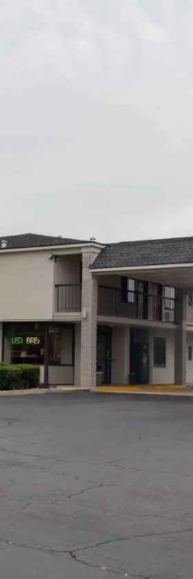Regency Inn，位于门罗维尔的酒店