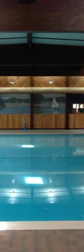 Indoor Pool, Firepit, Self Check-in, BBQ, FREE Amenities, KING Bed, Full Kitchen，位于Lake Ariel的酒店