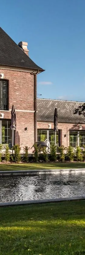 Les Jardins de Joséphine - Le Manoir，位于埃夫勒的酒店