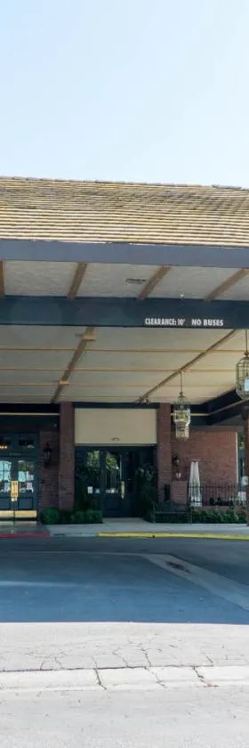 皮卡迪利酒店，位于弗雷斯诺的酒店