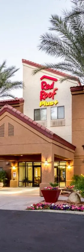 红屋顶酒店 + 坦培 - 凤凰机场，位于坦培的酒店