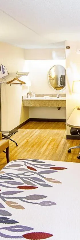 Red Roof Inn Erie – I-90，位于伊利的酒店
