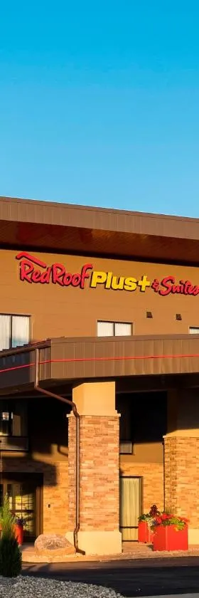 Red Roof Inn PLUS+ & Suites Malone，位于Malone的酒店