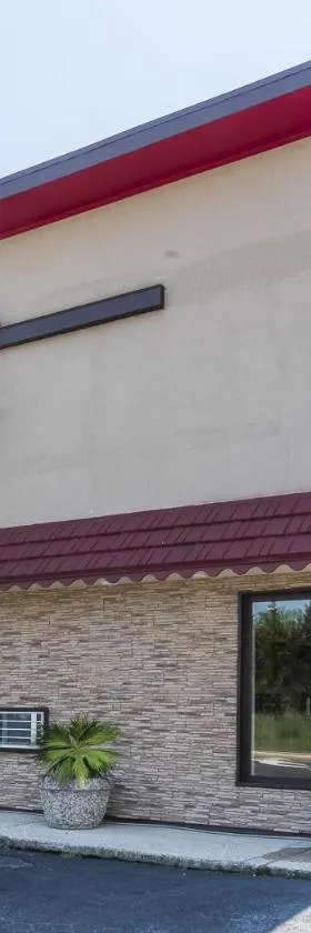 威尔伍德红屋顶酒店 - 五月岬/格兰德河 ，位于格兰德河的酒店