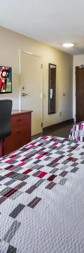 Red Roof Inn Etowah – Athens, TN，位于Etowah的酒店