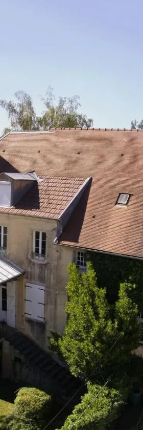 Gîte 2 du Château de Feschaux，位于Villeneuve-sous-Pymont的酒店