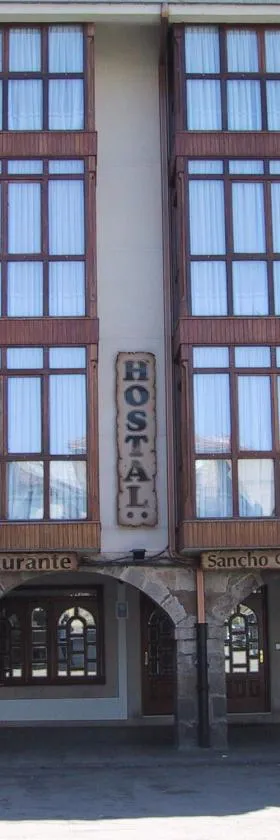 HOSTAL SANCHO GARCIA，位于埃斯皮诺萨德洛斯蒙特罗斯的酒店