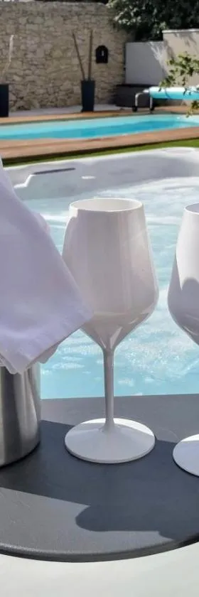 Suite l'inattendu avec Spa privatif et espace bien-être.，位于莫桑的酒店