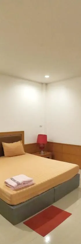 Paradise Hotel โรงแรมพาราไดซ์ท่าม่วง，位于北碧的酒店