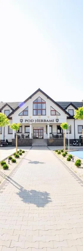 Pod Herbami，位于Frysztak的酒店