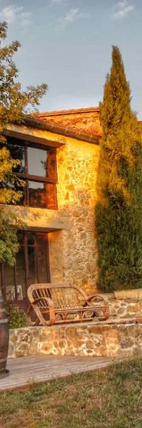 Domaine - Vignoble - Jacuzzi - Sauna - 14 à 18 pers，位于Roquetaillade的酒店