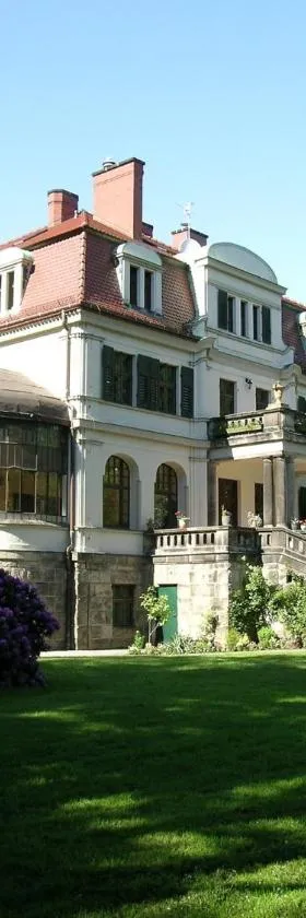 瑞扎德加简克酒店，位于Iłowa的酒店