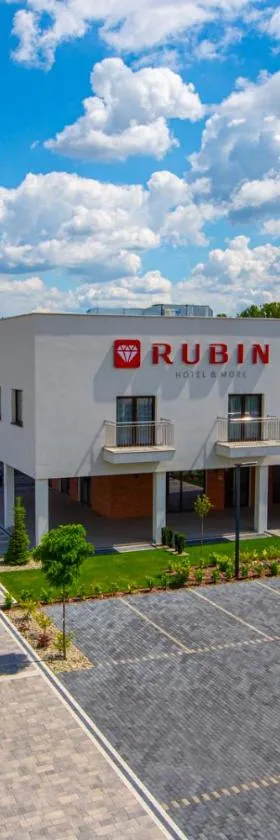 Hotel Rubin，位于Stara Blotnica的酒店