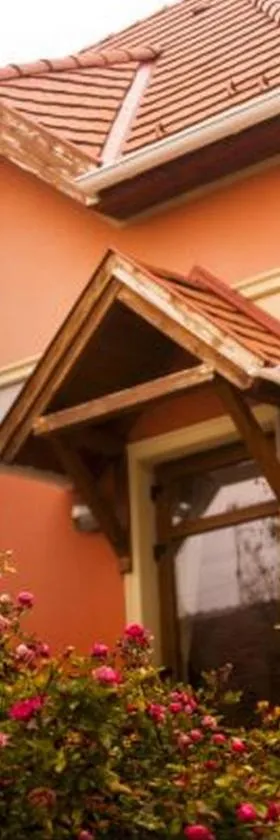 Publo Étterem és Panzió，位于Csákvár的酒店