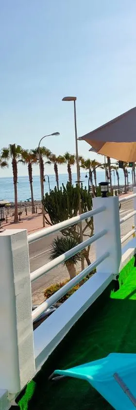 Tranquila casa frente al mar，位于阿德拉的酒店