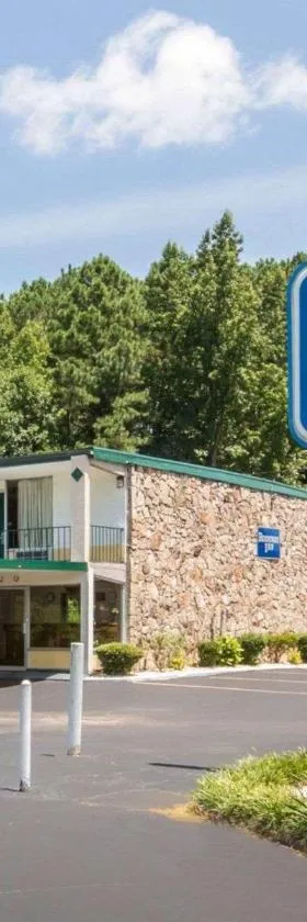 Rodeway Inn，位于加兹登的酒店