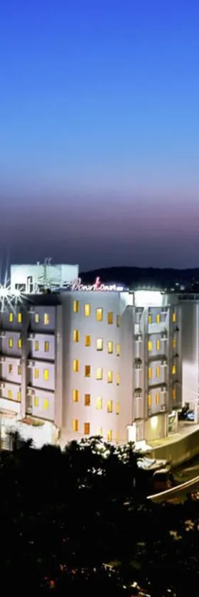 Downtown Business Hotel，位于Singapperumālkovil的酒店