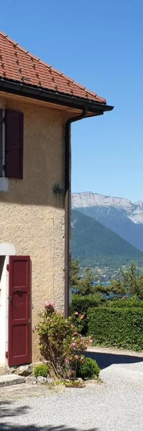 Les Ô d'Annecy，位于圣若里奥的酒店