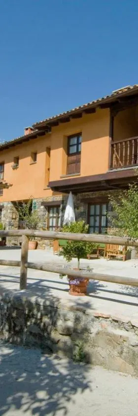 卡萨莱斯帕奇乐思公寓式酒店，位于Campiellos的酒店
