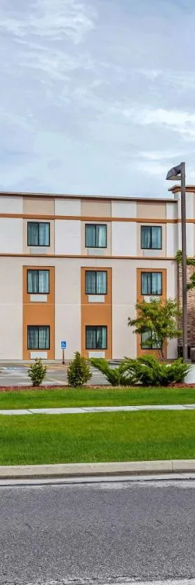 艾奥瓦州立大学附近司丽普酒店，位于埃姆斯的酒店