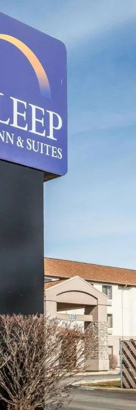 Sleep Inn & Suites Near I-90 and Ashtabula，位于Austinburg的酒店