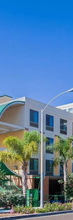 Holiday Inn Oceanside Marina Camp Pendleton by IHG，位于奥欣赛德的酒店