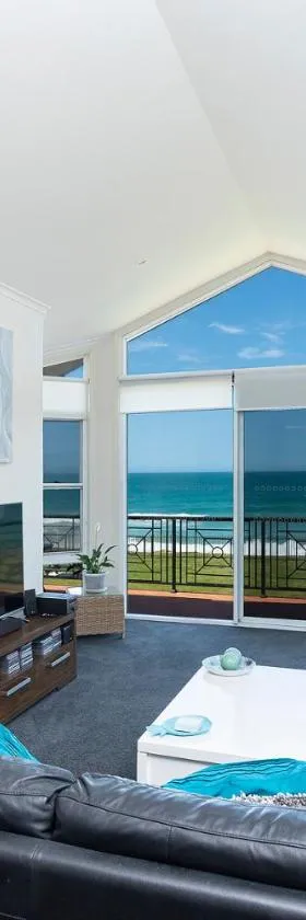 Meridian Beachside Apartments，位于老酒吧的酒店