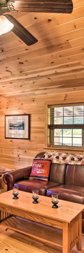 Parsons Cabin with Fire Pit and River Access!，位于Parsons的酒店