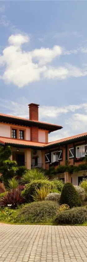 Hotel Ibarra Zalla，位于Llantada的酒店
