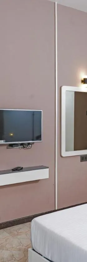 英德拉普拉萨酒店，位于帕拉克卡德的酒店