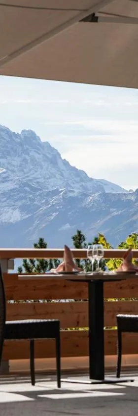 VIU Hotel Villars，位于威拉尔-苏-罗伦的酒店