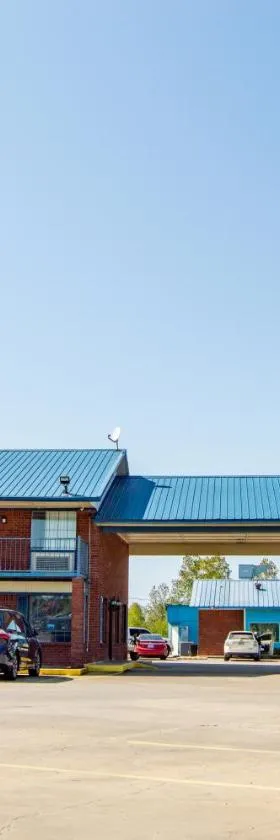 Blue Jay Inn & Suites，位于Sallisaw的酒店