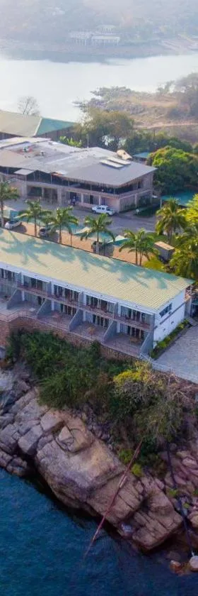 湖泊野生酒店，位于希亚丰加的酒店