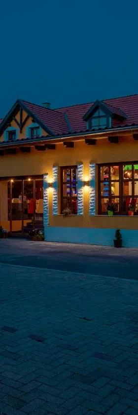 Radics Panzió Étterem és Pihenő Központ，位于莱泰涅的酒店