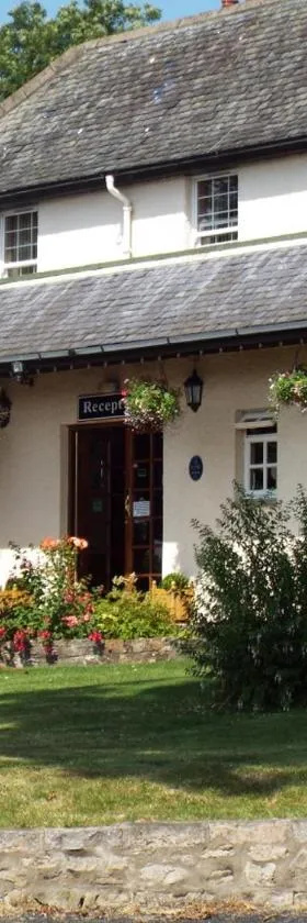 The Inn At Charlestown，位于邓弗姆林的酒店
