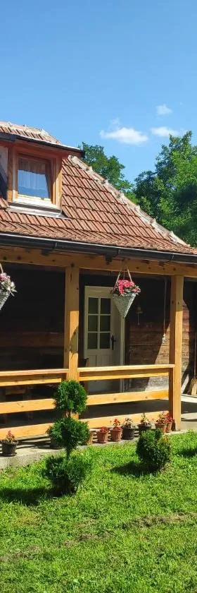 Art Village，位于Kremna的酒店
