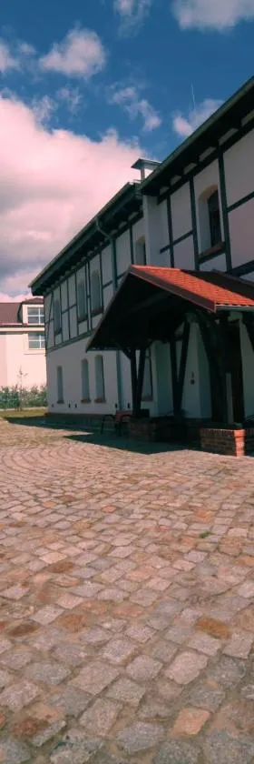 Noclegi Stara Wozownia，位于皮拉的酒店