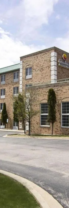 Comfort Inn & Suites Grafton-Cedarburg，位于Grafton的酒店