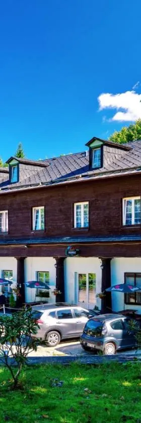Hotel Džbán，位于卡尔洛瓦斯图丹卡的酒店